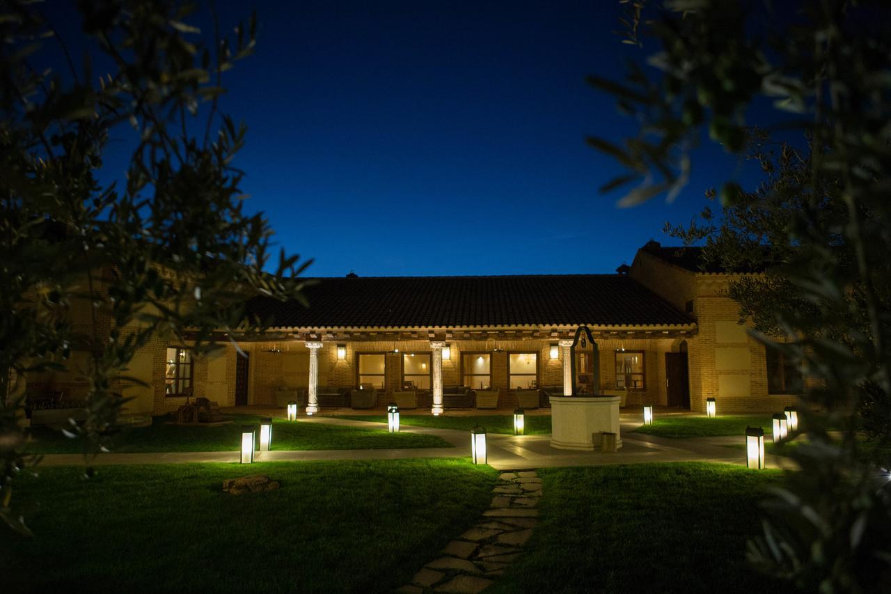 Posada Isabel De Castilla Мадригаль-де-лас-Альтас-Торрес Экстерьер фото