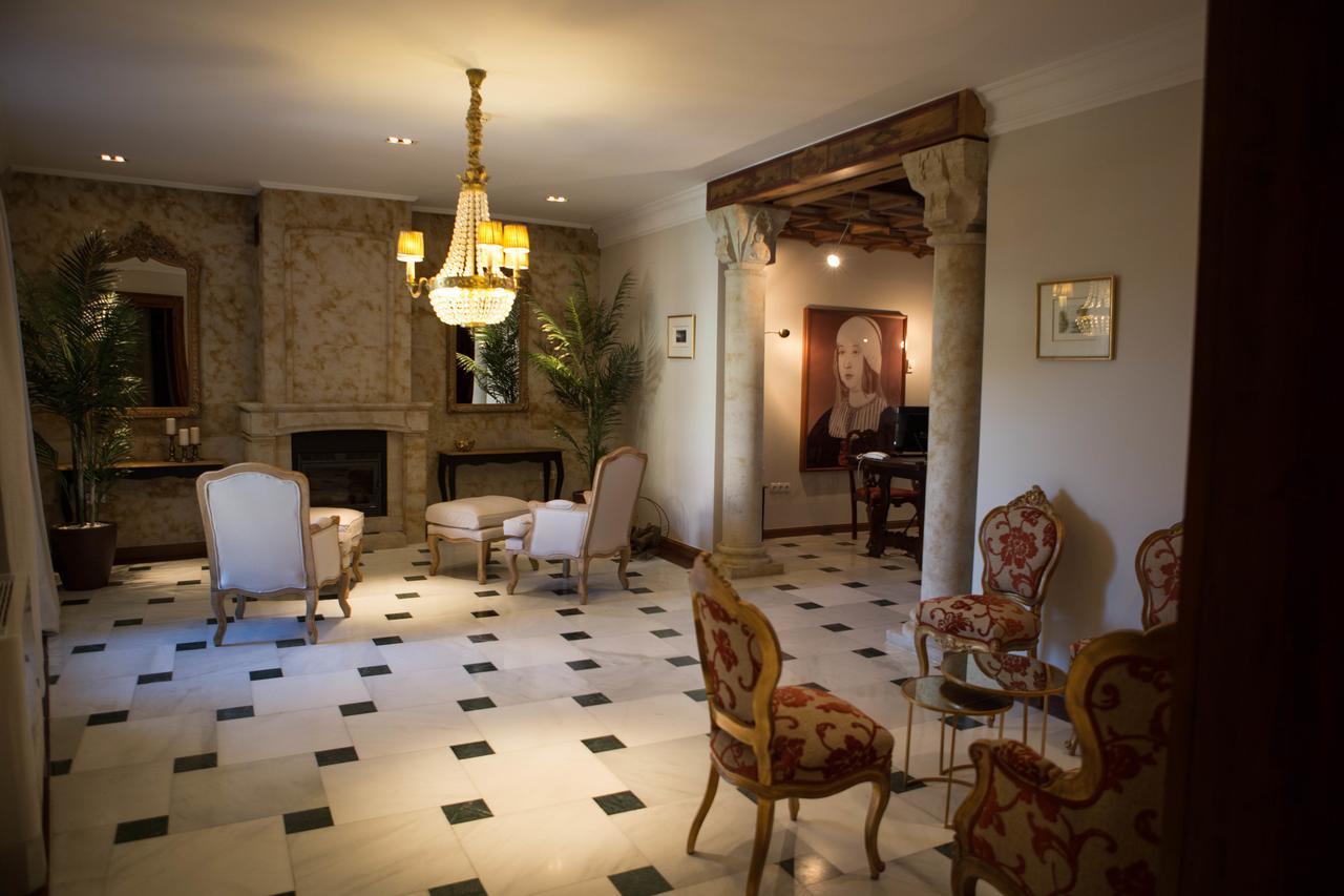 Posada Isabel De Castilla Мадригаль-де-лас-Альтас-Торрес Экстерьер фото